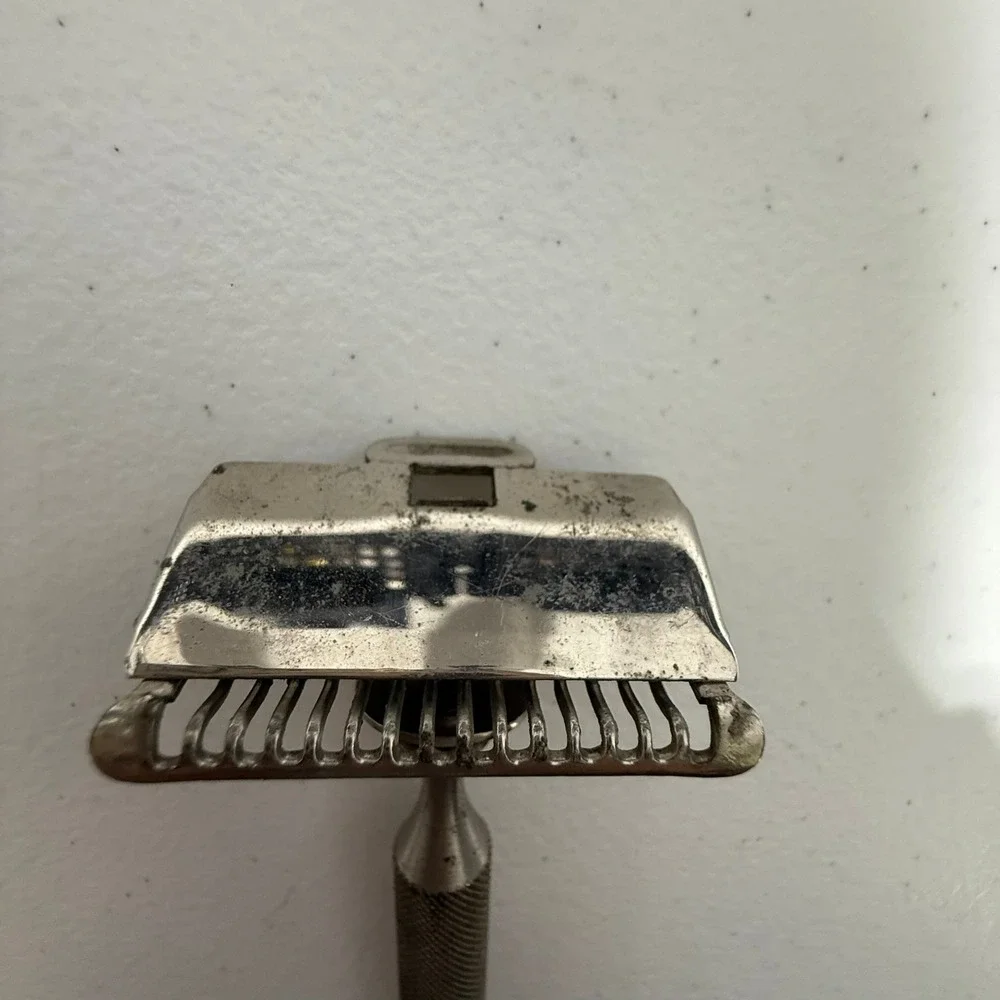 Vintage GEM Single Edge Safety Razor Open Comb Flip Top Silver Tone Metal Handle